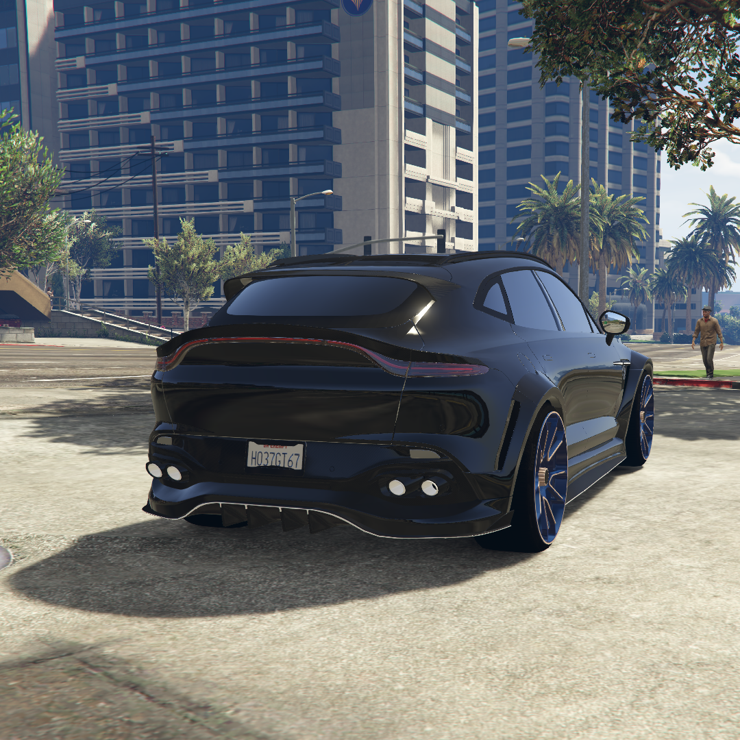 Aston Martin DBX 707